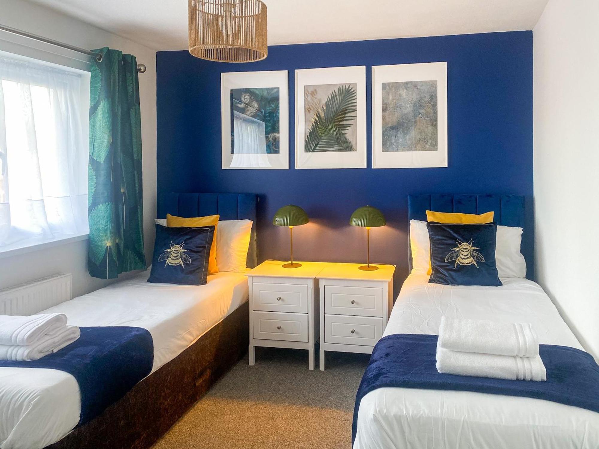 Phoenix House - 2 Double Bedroom House - Business And Corporate Travellers Holiday home *