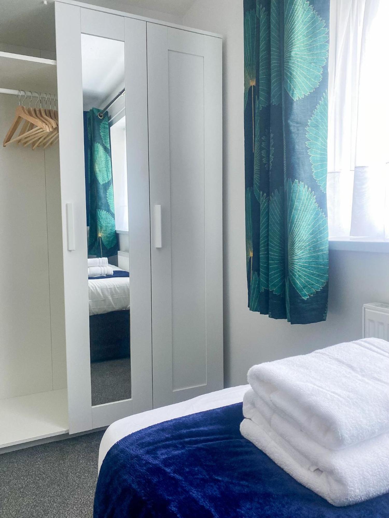 Phoenix House - 2 Double Bedroom House - Business And Corporate Travellers