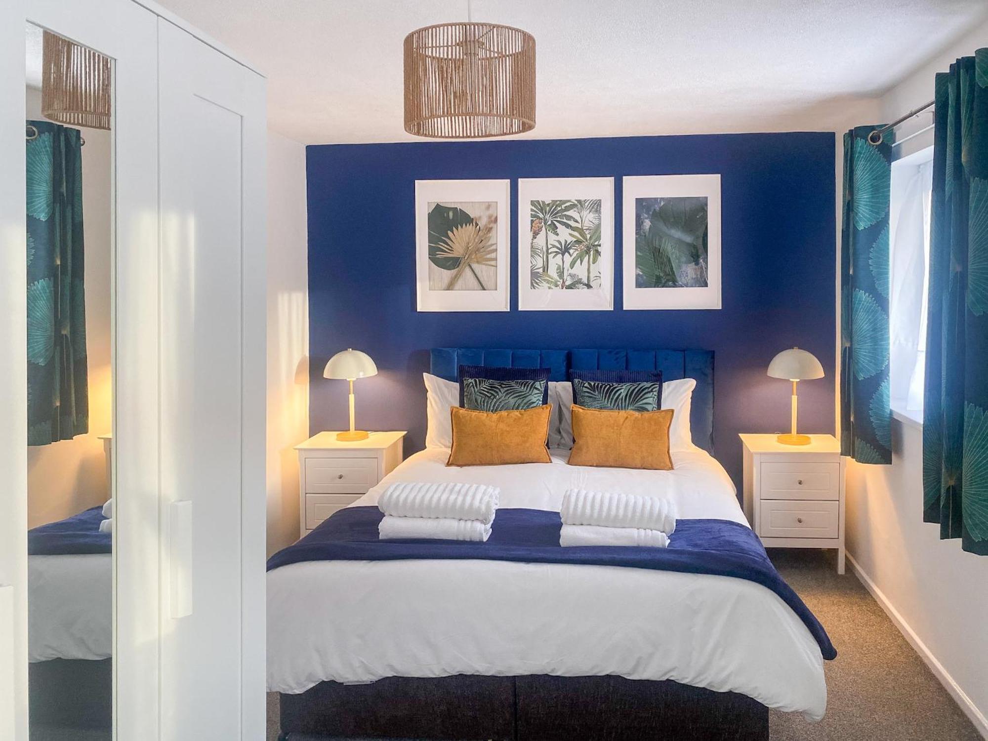 Holiday home Phoenix House - 2 Double Bedroom House - Business And Corporate Travellers *
