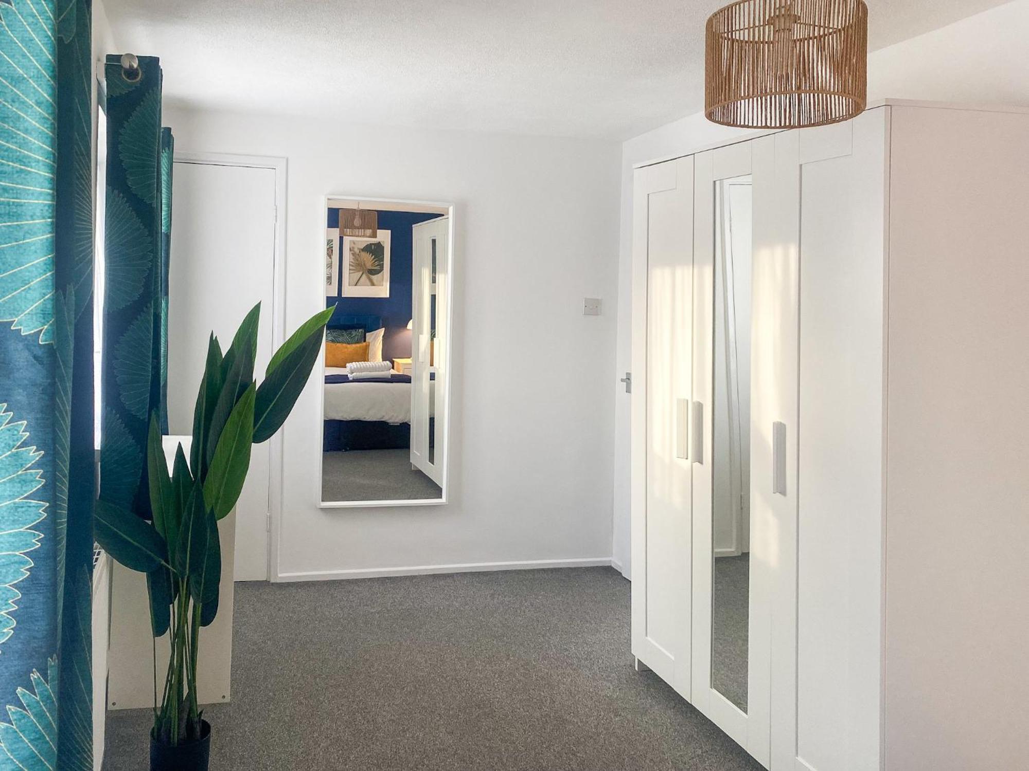 Phoenix House - 2 Double Bedroom House - Business And Corporate Travellers Holiday home *