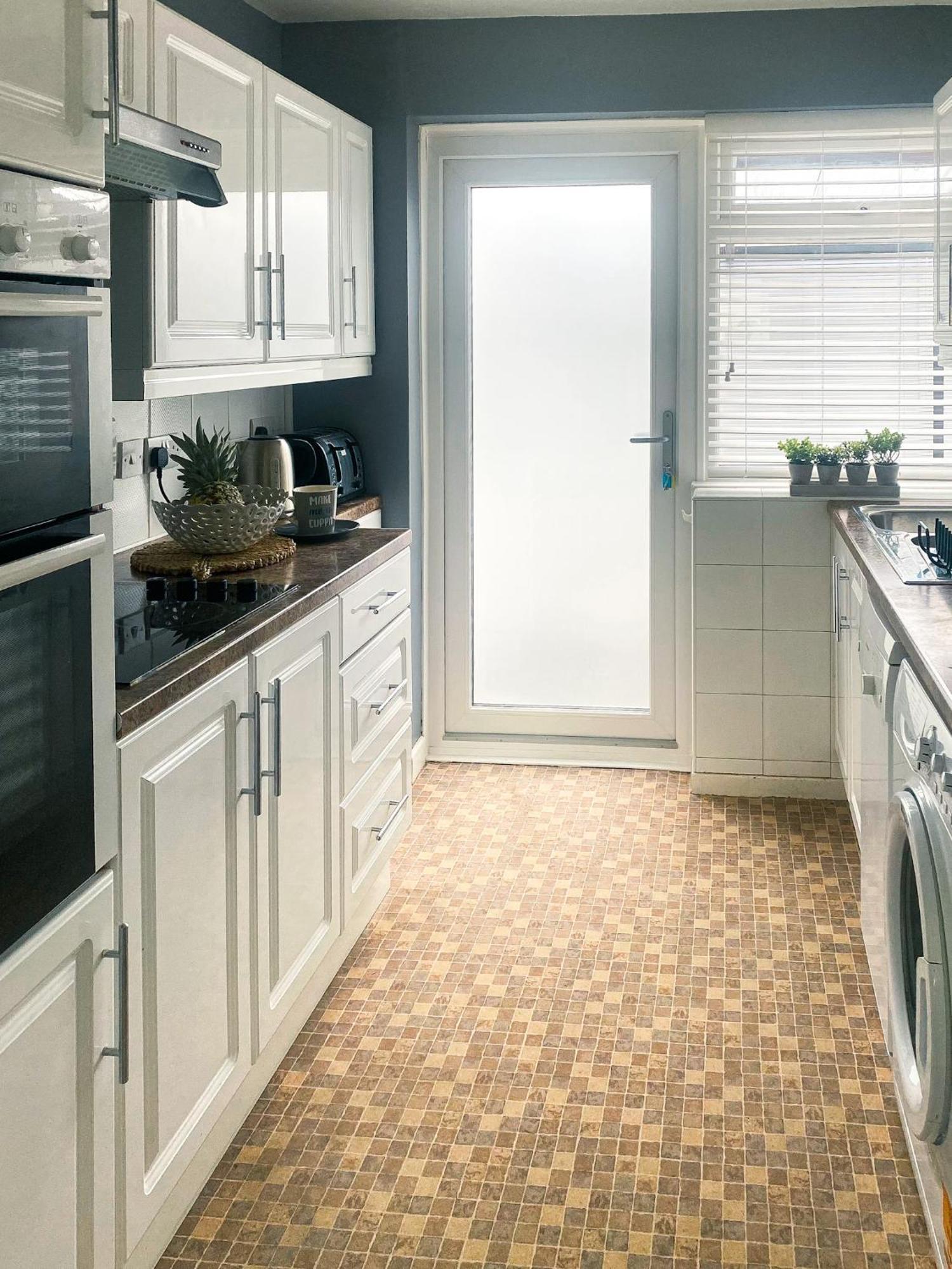 Holiday home Phoenix House - 2 Double Bedroom House - Business And Corporate Travellers *